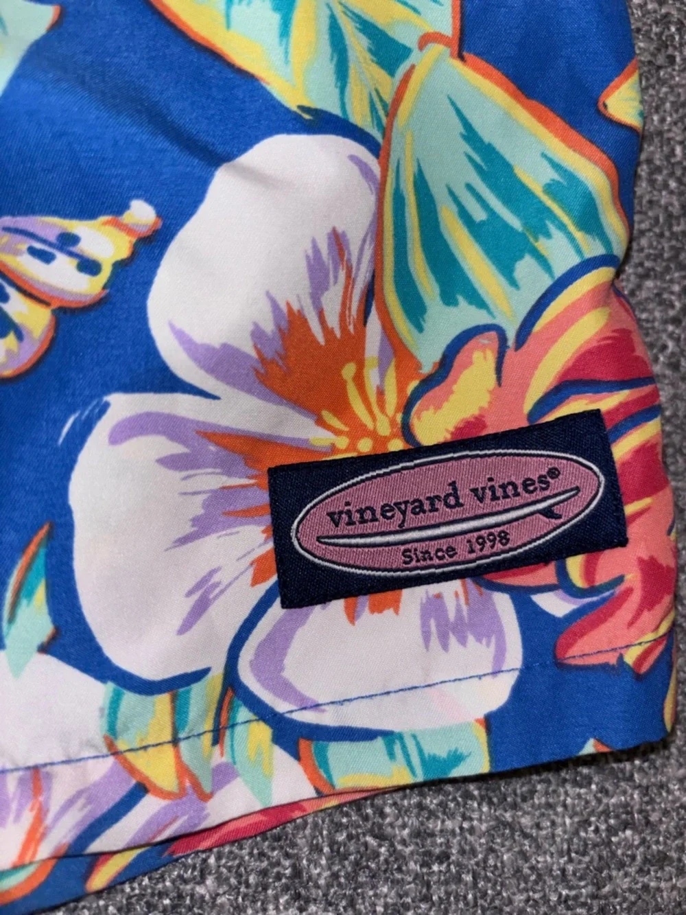Vineyard Vines floral Hawaiian Chappy swim trunks shorts no liner size Medium